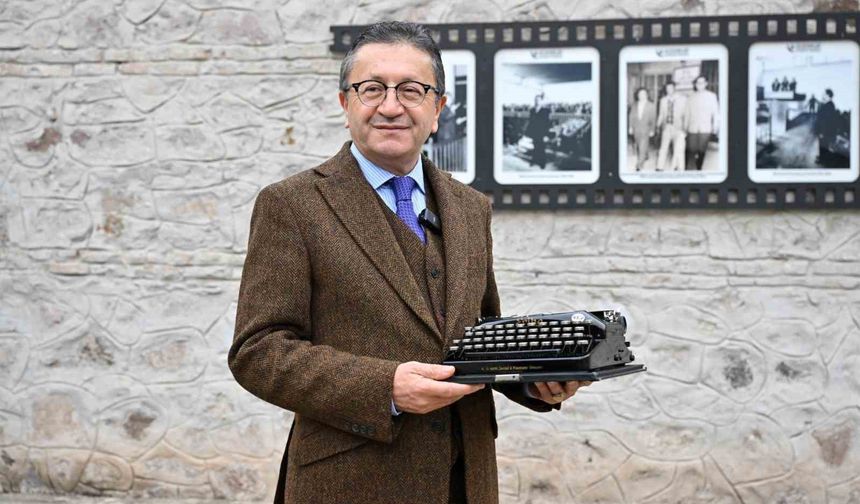 Bülent Ecevit'in 70 yıllık daktilosu, Ulucanlar Cezaevi Müzesi'nde