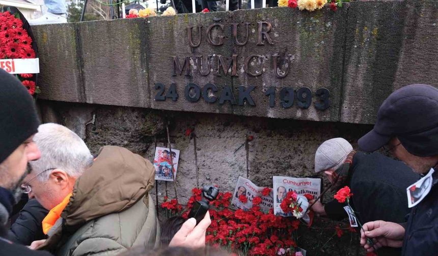 Gazeteci-Yazar Uğur Mumcu ölümünün 33'üncü yılında anıldı