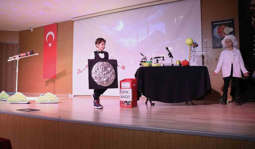 Keçiören Belediyesi'nde öğrenciler bilimi sahneye taşıdı