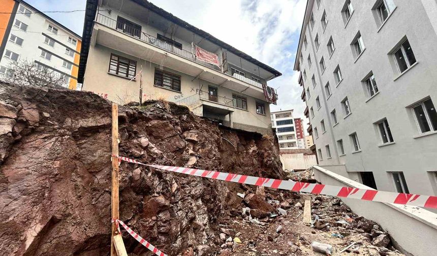 Kontrolsüz inşaat çalışması bitişiğindeki binanın temelinde hasara neden oldu