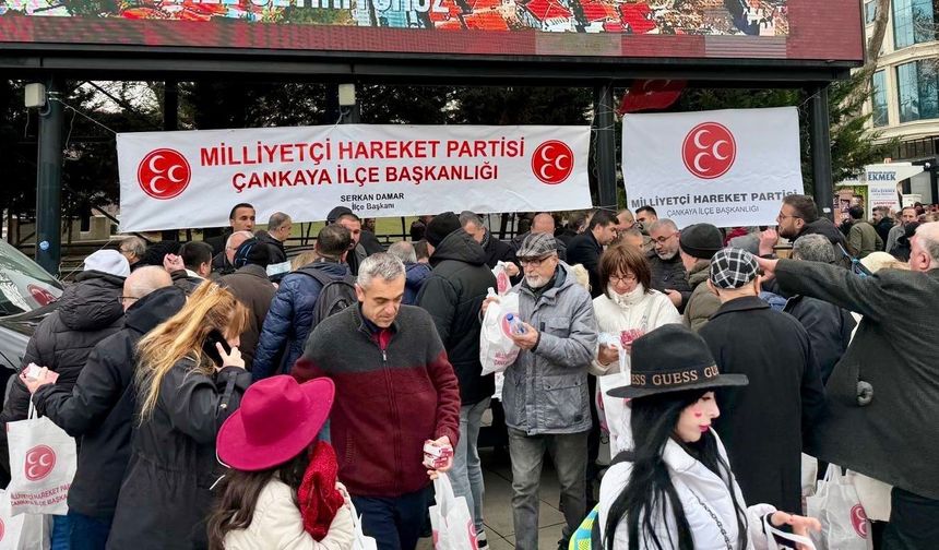 MHP Çankaya'dan Miraç Kandili'nde kandil simidi ikramı