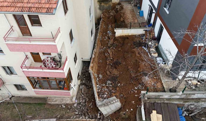 Ankara'da istinat duvarı yıkıldı: 5 apartman boşaltıldı