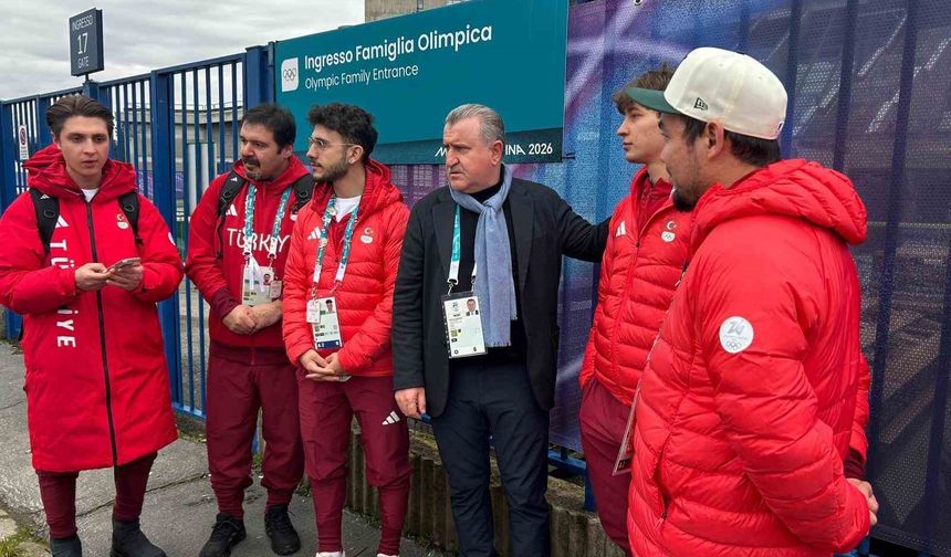 Bakan Bak, İtalya'da milli sporcuları ziyaret etti