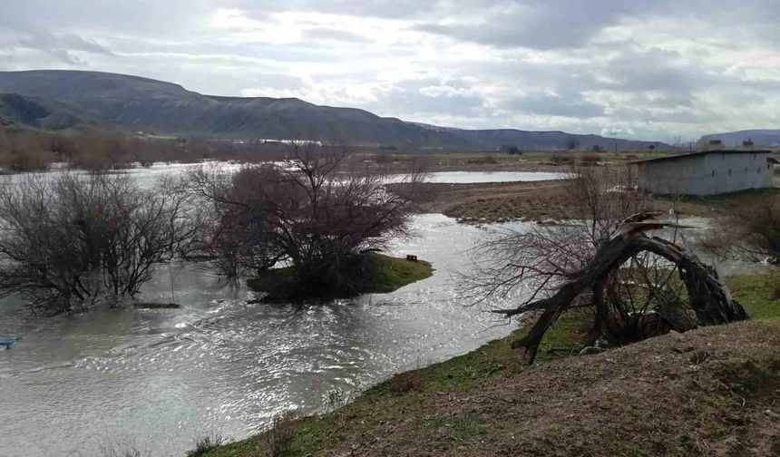 Beypazarı'nda ekili araziler sular altında kaldı