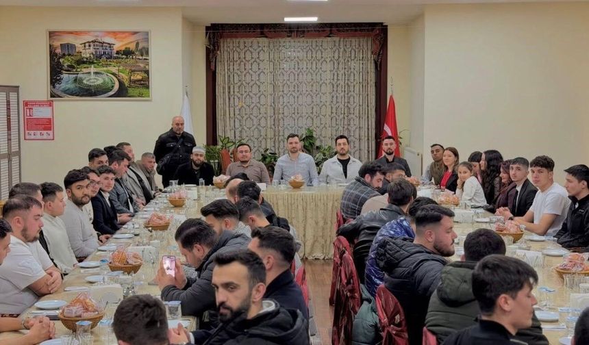 Celal Karatüre, Ankara'da gençlerle sahurda buluştu