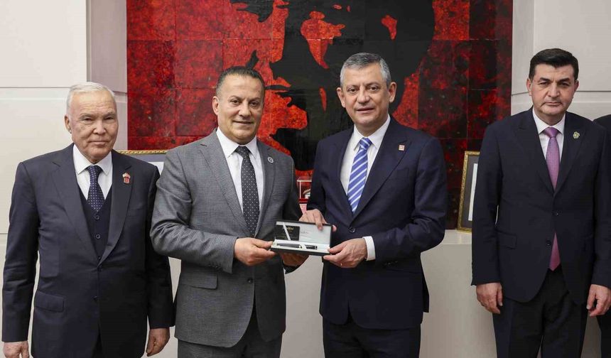 CHP Genel Başkanı Özel, şehit ve gazi dernek temsilcileriyle bir araya geldi