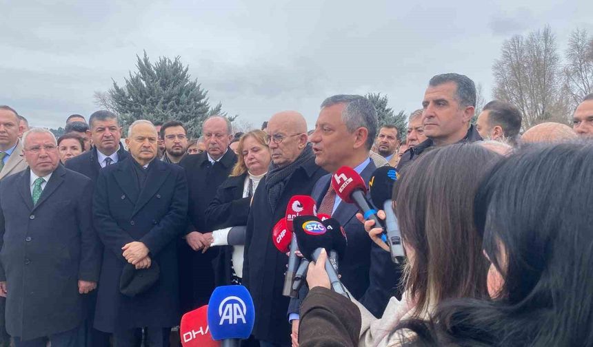 CHP'nin eski Genel Başkanı Deniz Baykal mezarı başında anıldı