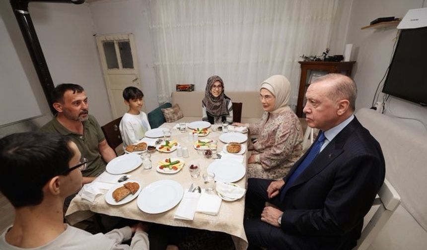 Cumhurbaşkanı Erdoğan, iftarda Kayacık ailesinin misafiri oldu