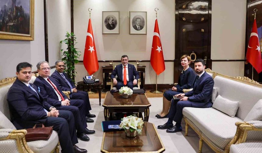 Cumhurbaşkanı Yardımcısı Yılmaz: 'Türkiye olarak D-8'in etkinliğini artıracak bu dönüşüm sürecine samimi ve güçlü destek vermeye devam edeceğiz'