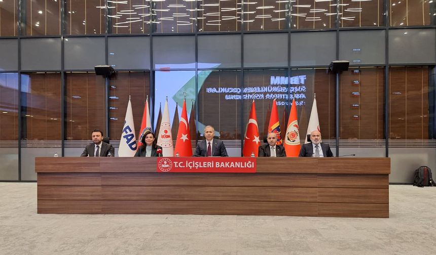 İçişleri Bakanı Yerlikaya, Suça Sürüklenen Çocuklara İlişkin Araştırma Komisyonu üyeleriyle bir araya geldi