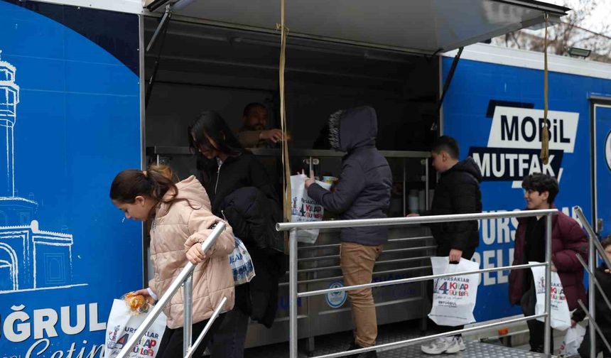 Pursaklar 4.Kitap Günleri'nde vatandaşlara çorba ikramı