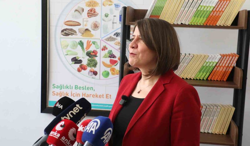 Uzmanından uyarı: 'Ramazan'da sağlıklı beslenmenin temel kriterlerden birisi sahurun ve iftarın yapılması, araya ara öğünün eklenmesi'