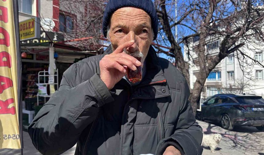 34 yıldır su içemeyen yaşlı adam: 'Suya hasret kaldım, gülmeye hasret kaldım'