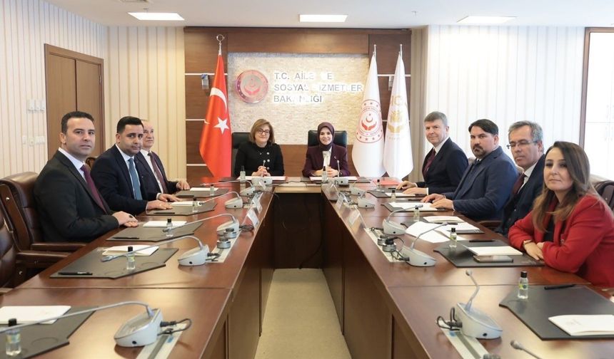 Bakan Göktaş: 'Büyüklerimizin refahını ve sosyal hayata katılımını artıracak çalışmaları yaygınlaştırıyoruz'