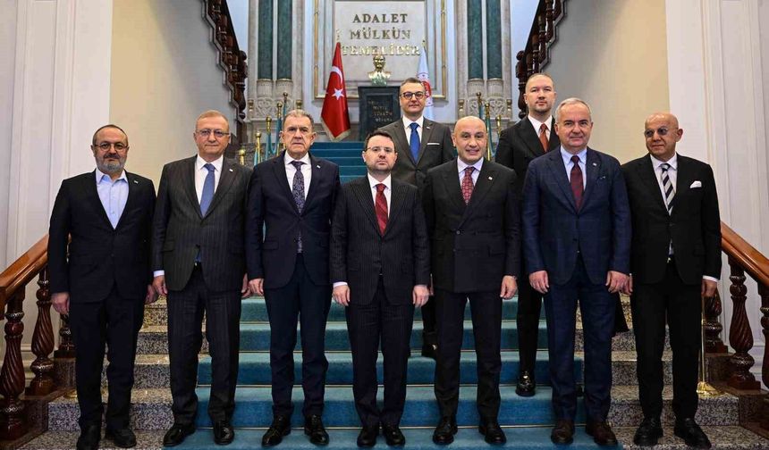 Bakan Gürlek: '10 yılı doldurmayan bir hakim, ticaret mahkemesi başkanı olmayacak'