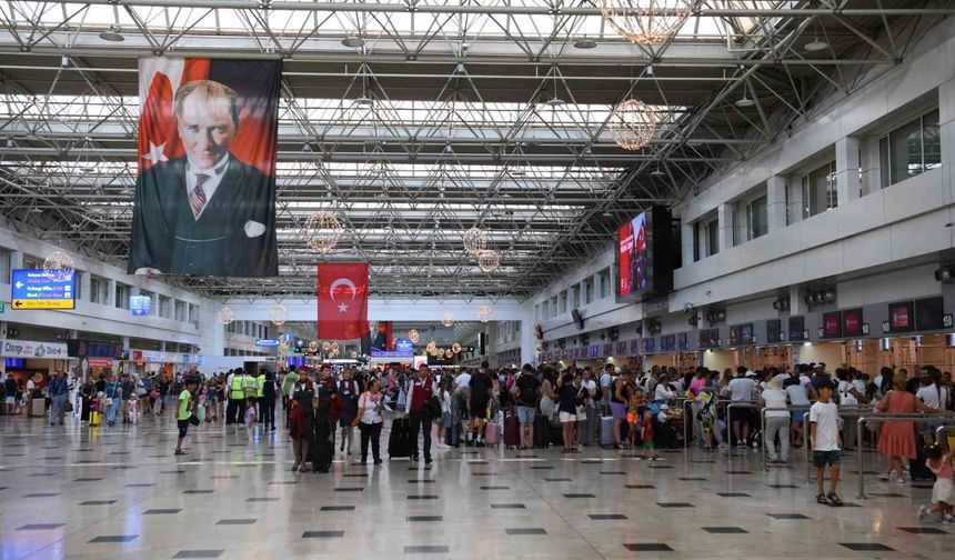 Bakan Uraloğlu: 'Bayramda iç hatlarda 867 ilave sefer planladık'