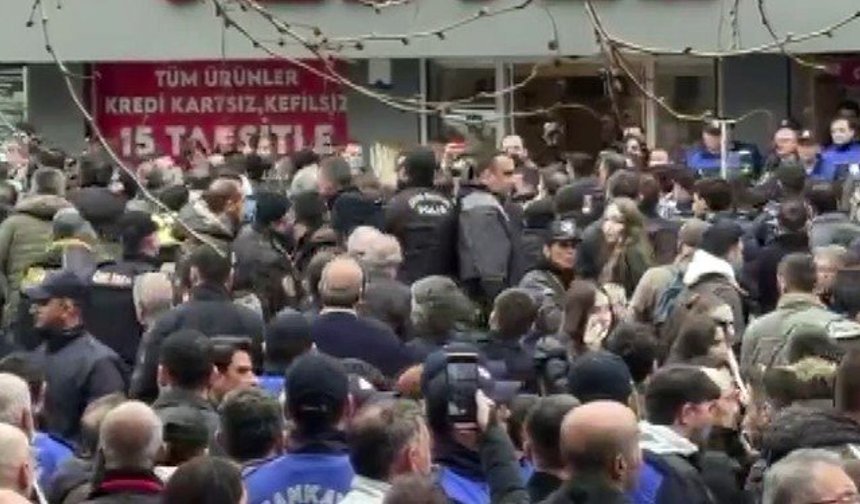 Çankaya Belediye Başkanı Güner'in açıklaması sırasında gerginlik