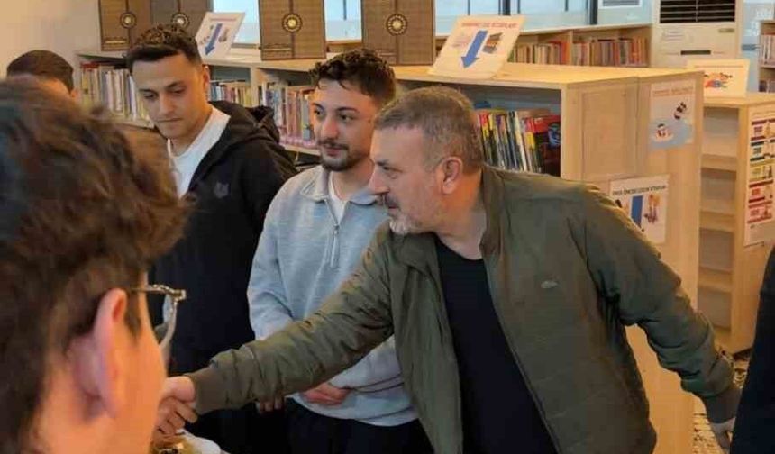 Sincan Belediye Başkanı Ercan, sahurda gençlerle buluştu