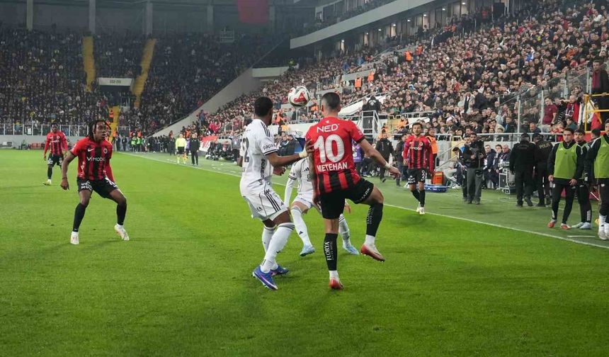 Trendyol Süper Lig: Gençlerbirliği: 0 - Beşiktaş: 0 (İlk yarı)
