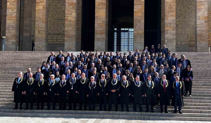 Anayasa Mahkemesi heyeti Anıtkabir'i ziyaret etti