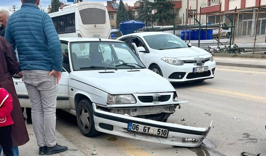 Ankara'da 3 araçlı zincirleme kaza: 3 yaralı