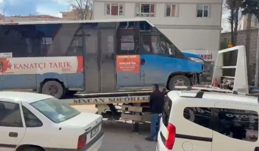 Ankara'da minibüs kamyonetle çarpıştı: 5 yaralı