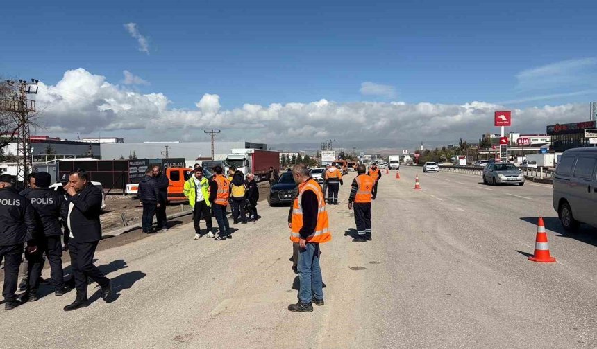 Ankara'da özel halk otobüsü köprü direğine çarptı: 5 ölü, 15 yaralı