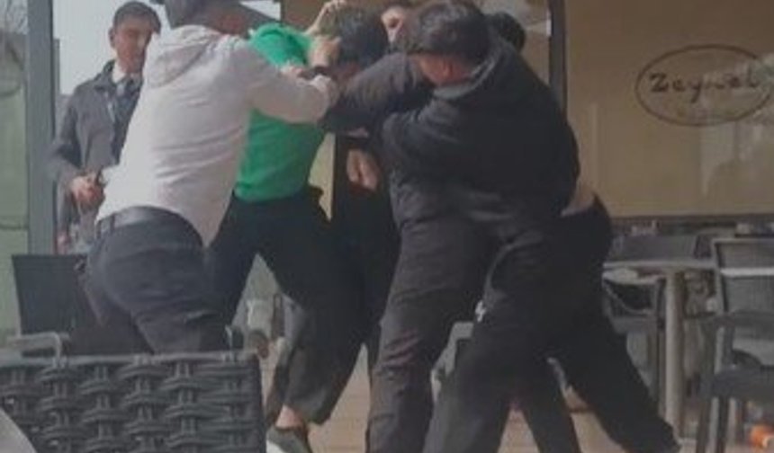 Ankara'da tartıştığı yaşıtını darbeden çocuk kamerada