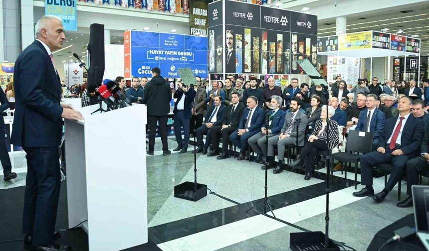 Bakan Ersoy: 'Bin 300 halk kütüphanesiyle 800 bin metrekareye ulaşarak rekor kırdık'