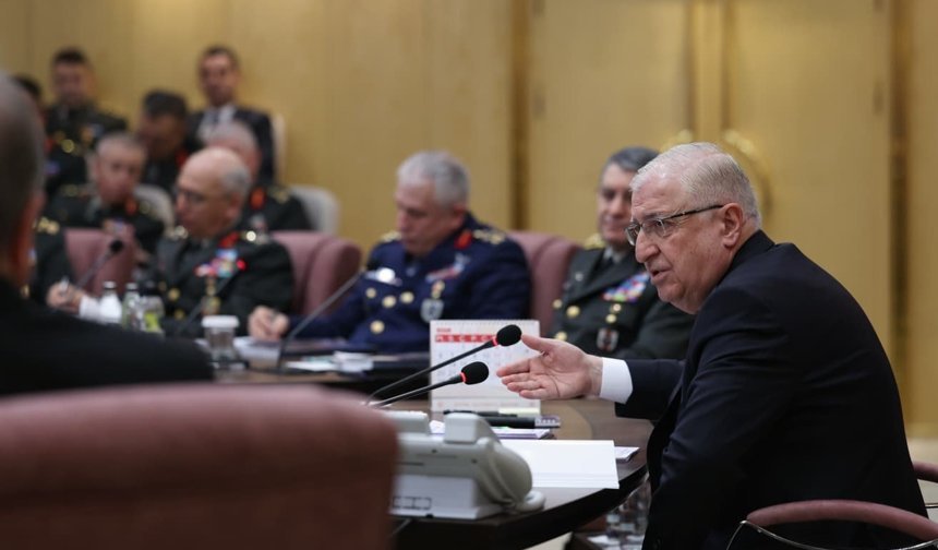 Bakan Güler, Kara Kuvvetleri Komutanlığındaki değerlendirme toplantısına katıldı