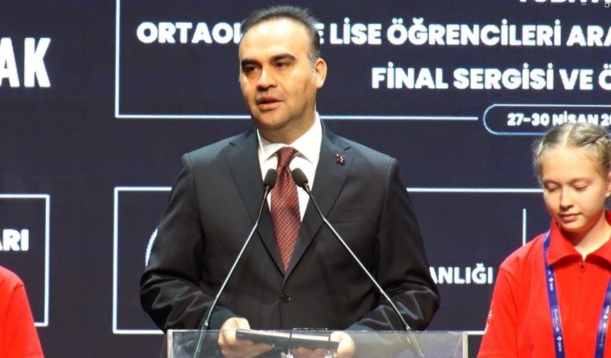 Bakan Kacır: 'Türk gençliği, tam bağımsız ve müreffeh Türkiye'yi kararlılıkla inşa edecektir'