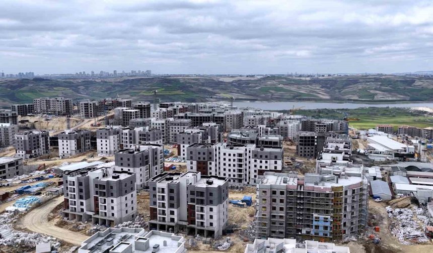 Bakan Kurum, Sazlıbosna'daki 'İlk Evim' Projesi' konutlarını paylaştı