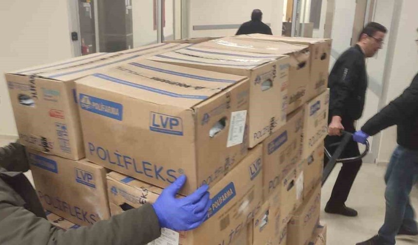 Bakan Memişoğlu: 'Tıbbi malzeme ve cihazlarla yüklü yardım tırlarımız İran'a doğru yola çıktı'