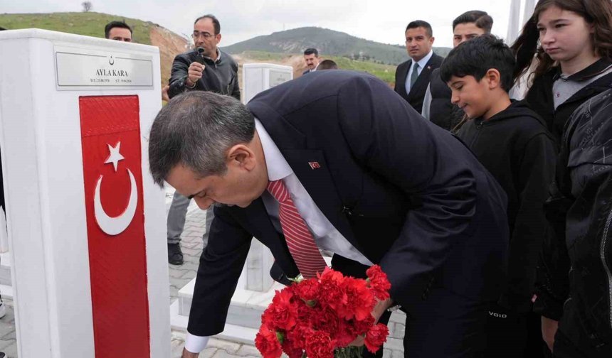Bakan Tekin: 'İçişleri Bakanlığımız, bütün okullarımızda çocuklarımızın güvenli bir biçimde eğitimlerine devam etmesi için çalışmalarını devam ettiriyor'