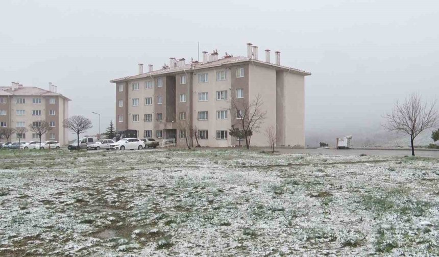 Başkentte kar ve karla karışık yağmur etkili oldu