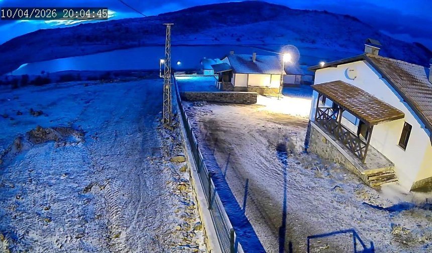 Beypazarı'nın yüksek kesimlerine kar yağışı devam ediyor