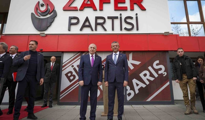 CHP Genel Başkanı Özel'den Zafer Partisi Genel Başkanı Özdağ'a ziyaret