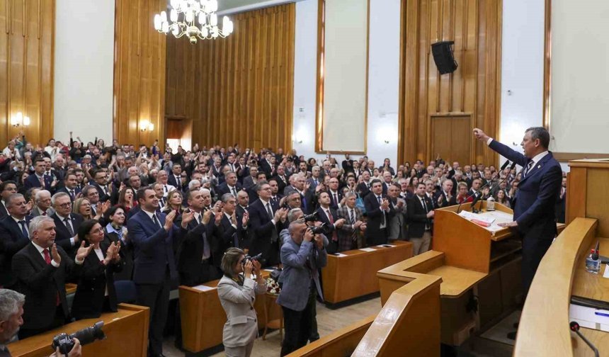 CHP lideri Özel: 'Parlamenter sistemde güvenoyundan kaçanların şimdi de bir özgüven eksikliği ile seçimden kaçtığını görmekteyiz'