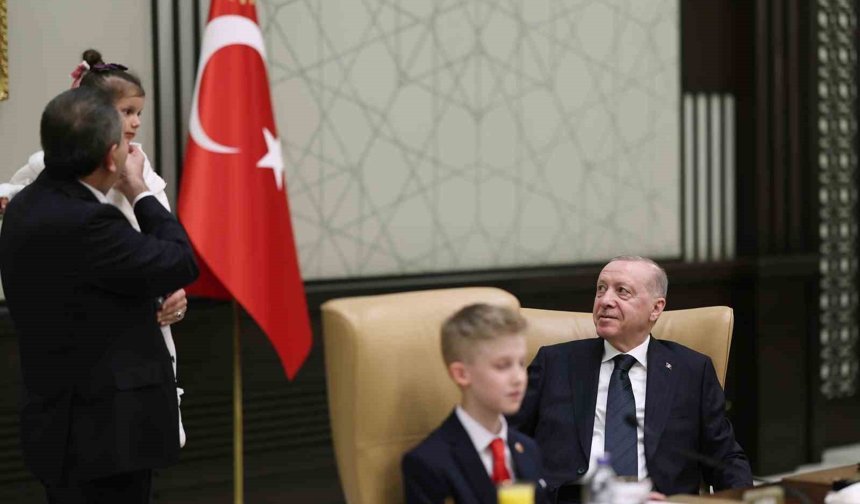 Cumhurbaşkanı Erdoğan, 23 Nisan'da koltuğunu Civan Boran'a devretti