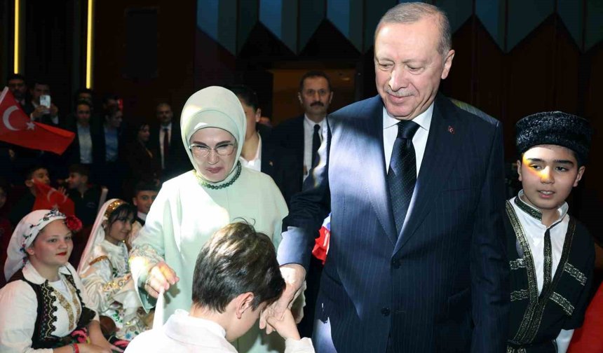 Cumhurbaşkanı Erdoğan: 'İnsanlık zincirinin ebediyet halkası olan siz çocuklarımız geleceğimizi şekillendireceksiniz'