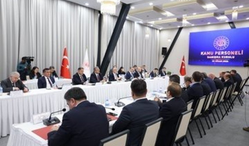 Memur-Sen: '4688 sayılı Kanun; kamu görevlilerinin yükünü ve emeğin karşılığını taşımakta yetersiz kalmaktadır'