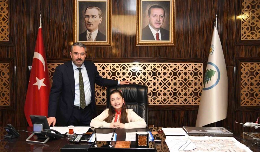 Pursaklar Belediyesi'nin koltuğu Miray Özayaz'a emanet