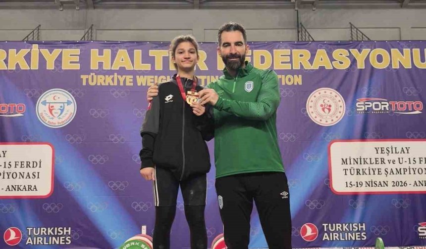 Pursaklar Belediyespor sporcusu Zümra Yurtseven, U15 Türkiye Halter Şampiyonası'nda şampiyonu oldu