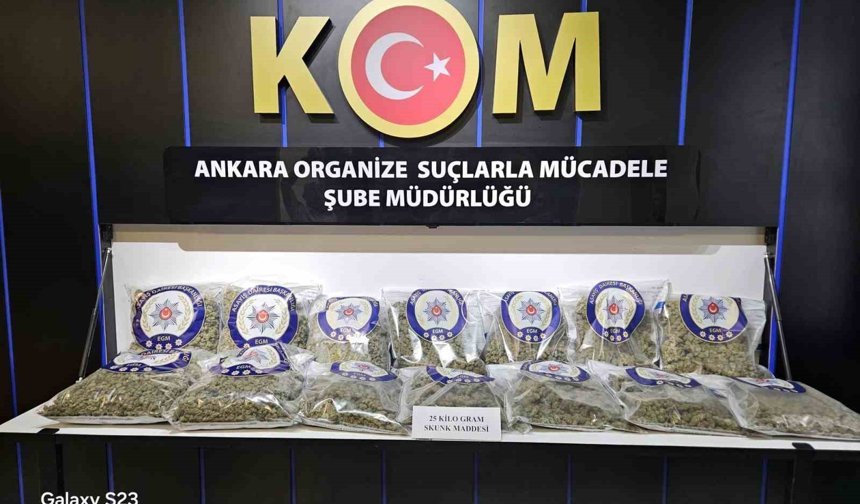 Silah kaçakçılığı ihbarında 25 kilogram uyuşturucu yakalandı