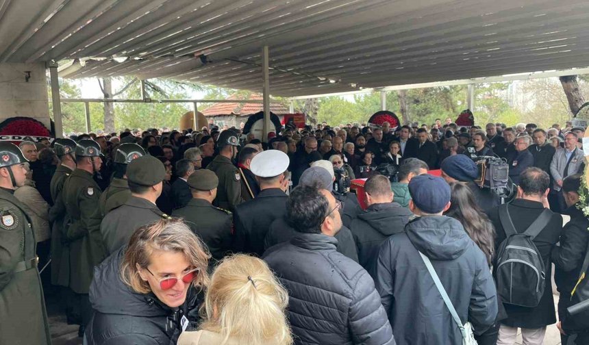 Yalçın Küçük son yolculuğuna uğurlandı