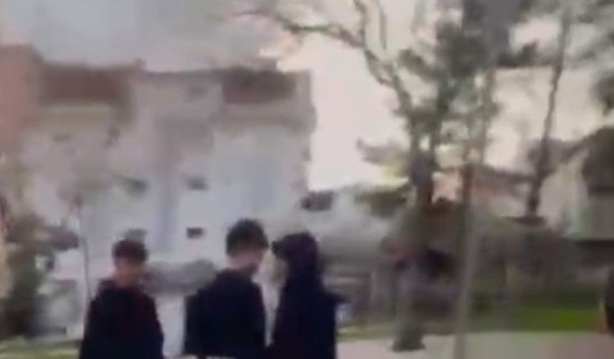 Yaşıtını bıçakla ağır yaralayan çocuk saldırı anını da kayda aldırdı