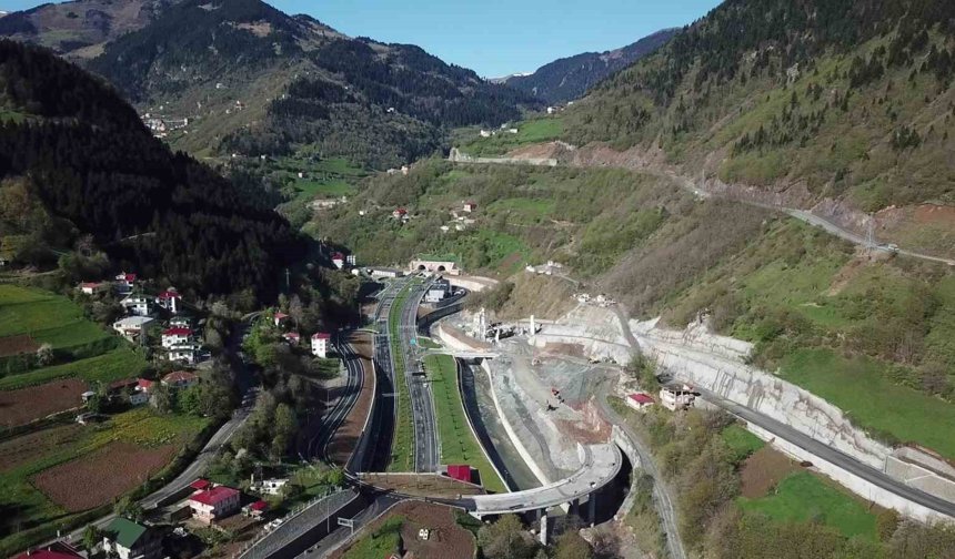 Bakan Uraloğlu: 'Karadeniz'in sembolü Zigana Tüneli'mizi 3 yılda 5 milyon 277 bin 434 araç kullandı'