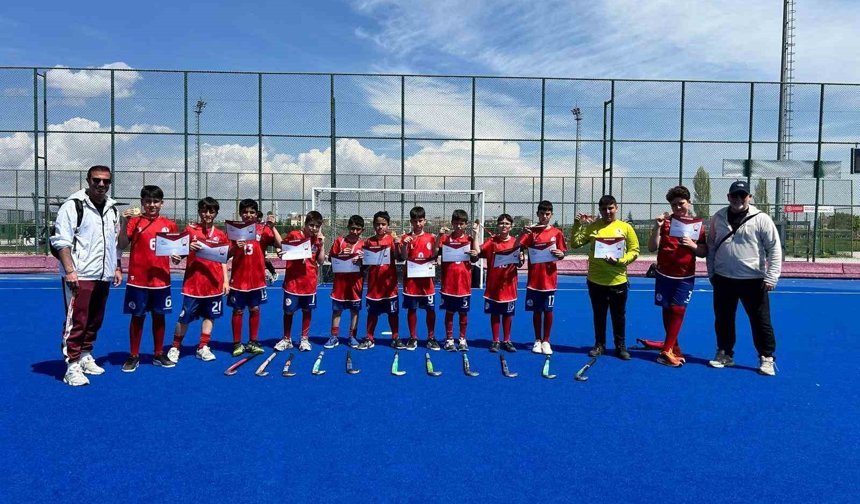Beypazarı Akşemseddin Ortaokulu, çim hokeyinde Türkiye finallerine yükseldi