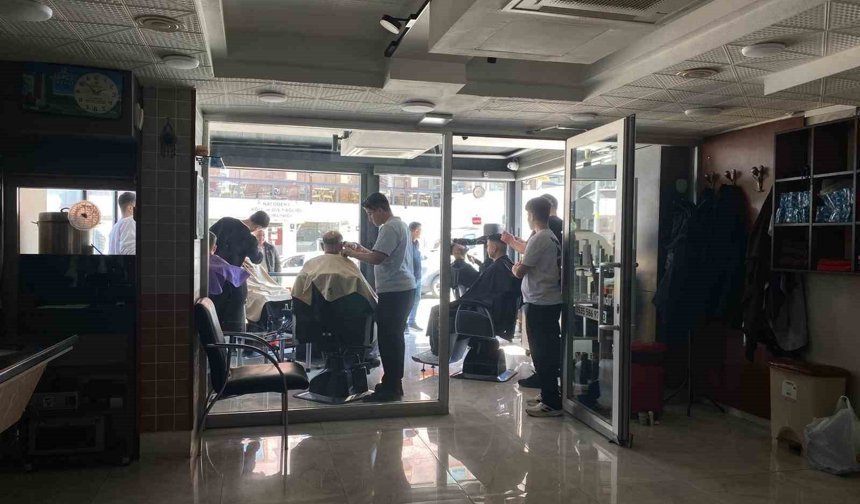 Elektrik kesintisi Mamak esnafını durduramadı