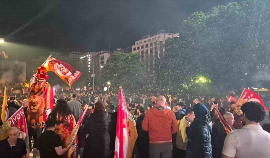Galatasaraylı taraftarlar şampiyonluk heyecanını paylaştı